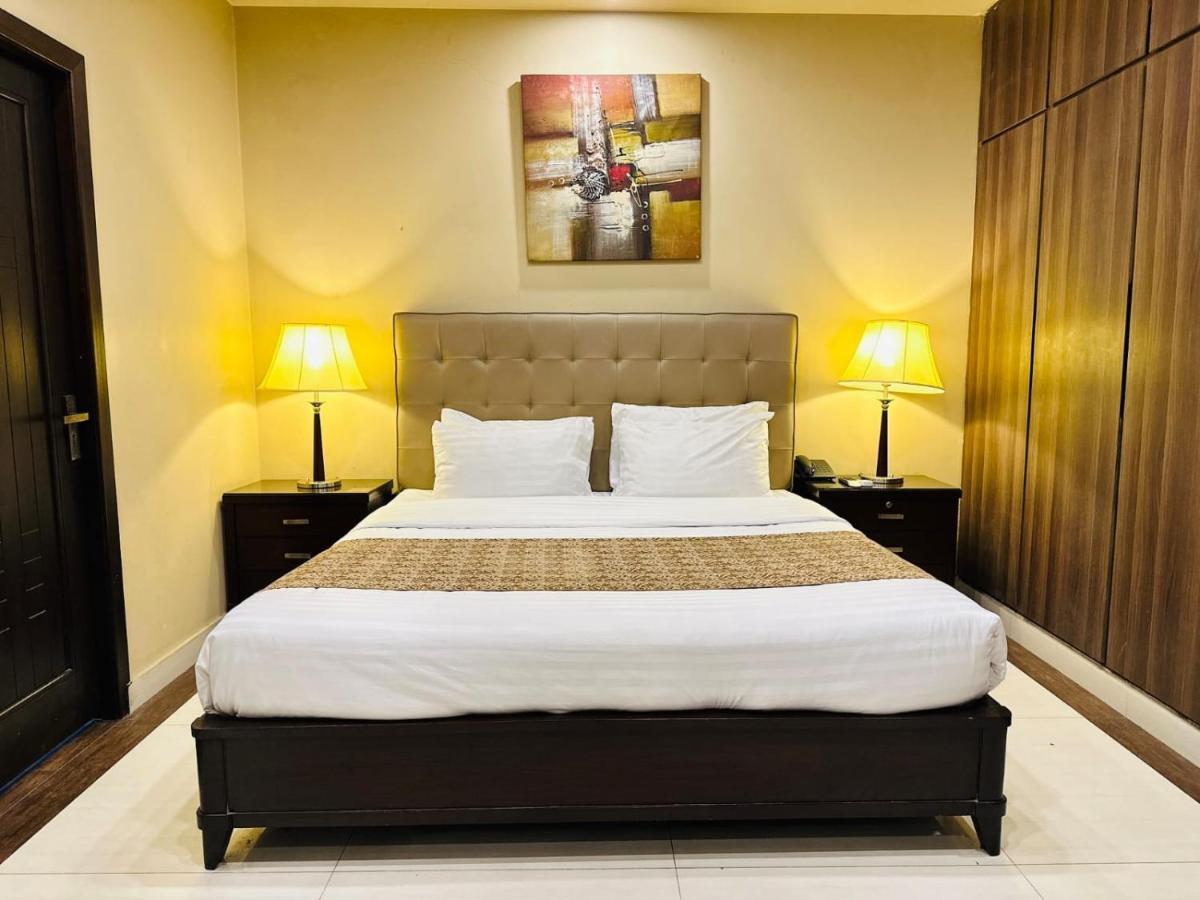 Grand Regent Hotel And Suites Faisalabad Eksteriør bilde