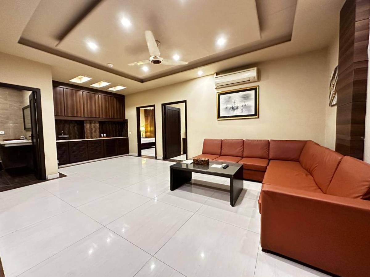 Grand Regent Hotel And Suites Faisalabad Eksteriør bilde