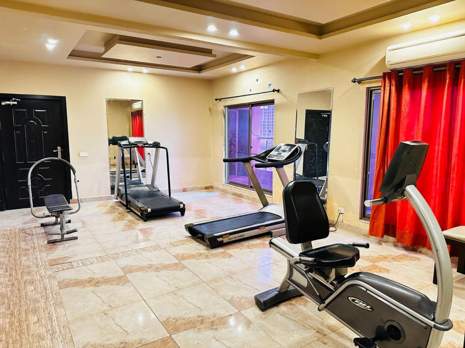 Grand Regent Hotel And Suites Faisalabad Eksteriør bilde