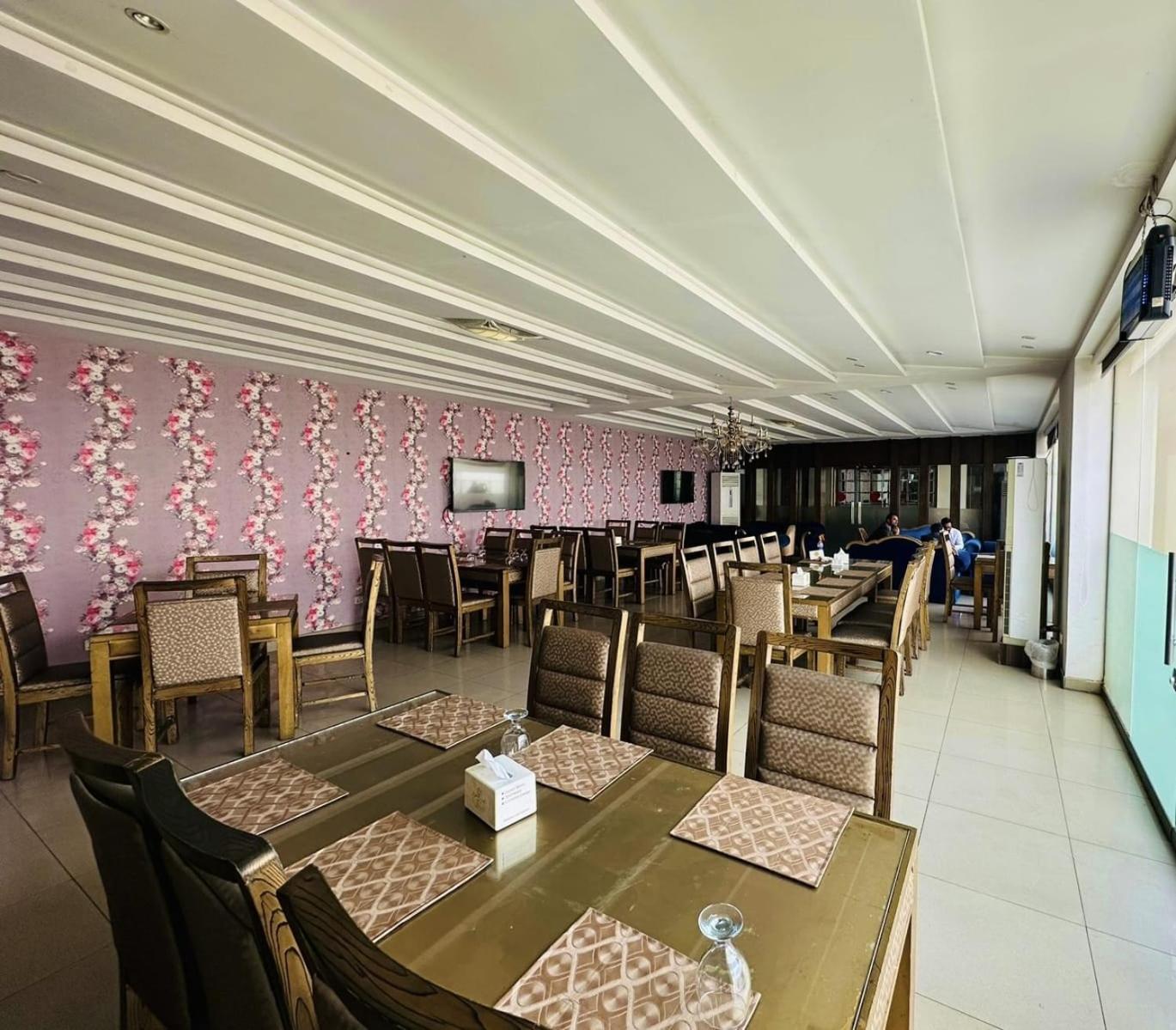 Grand Regent Hotel And Suites Faisalabad Eksteriør bilde
