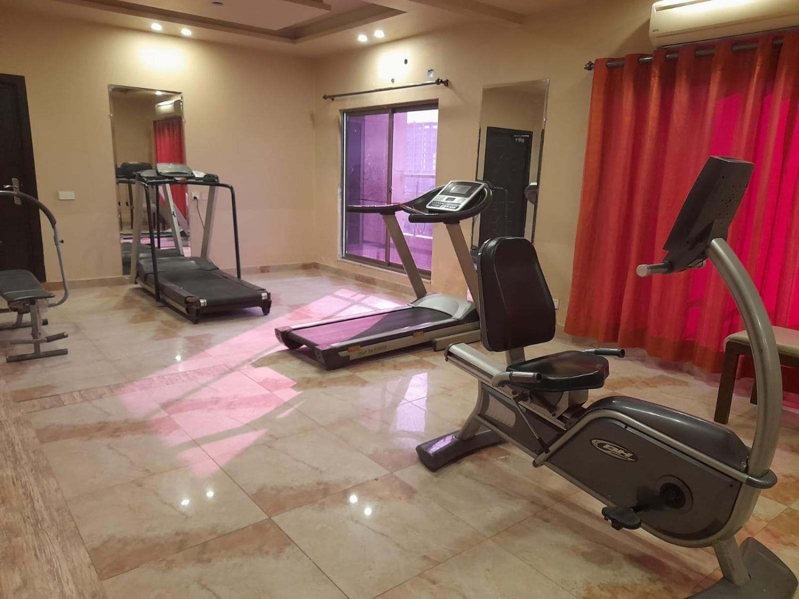 Grand Regent Hotel And Suites Faisalabad Eksteriør bilde
