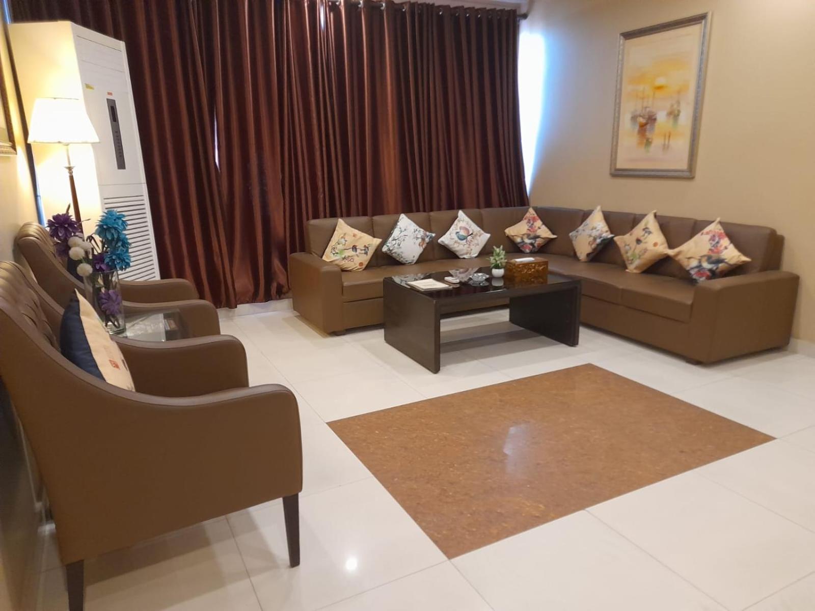 Grand Regent Hotel And Suites Faisalabad Eksteriør bilde