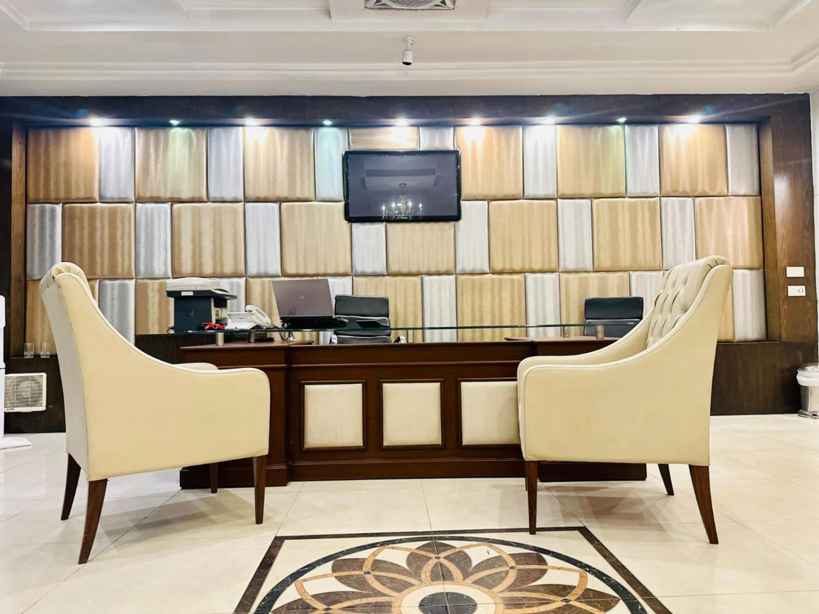 Grand Regent Hotel And Suites Faisalabad Eksteriør bilde