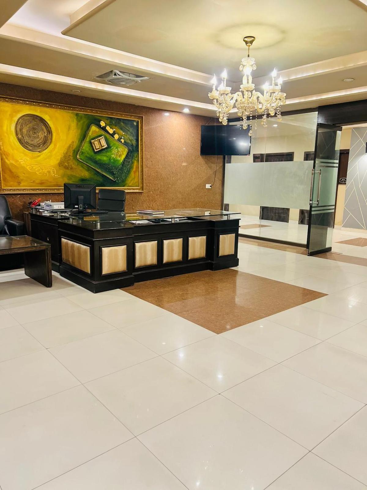 Grand Regent Hotel And Suites Faisalabad Eksteriør bilde