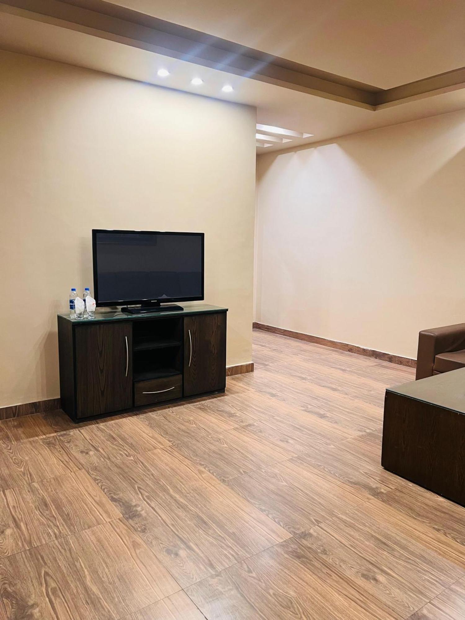 Grand Regent Hotel And Suites Faisalabad Eksteriør bilde