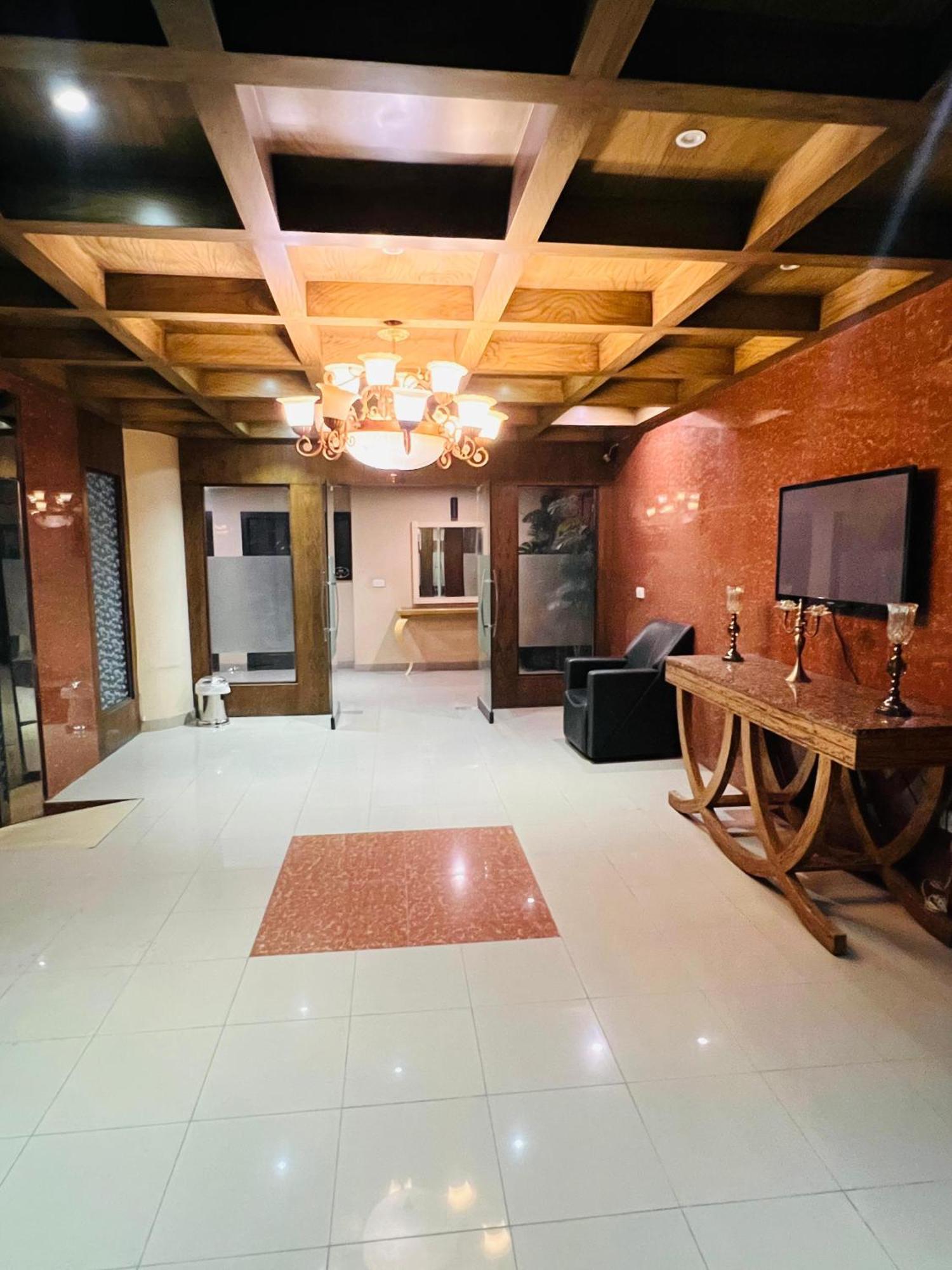 Grand Regent Hotel And Suites Faisalabad Eksteriør bilde